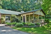 Pinners Cove: Hot Tub, Fire Pit, Prime Location