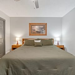 Asheville Haven: Serene 4BR Retreat with Hot Tub