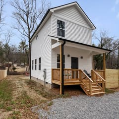 East Asheville, 2 bedroom, hot tub & firepit