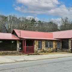West AVL Cabin: Hot Tub, Fire Pit, Dogs Welcome