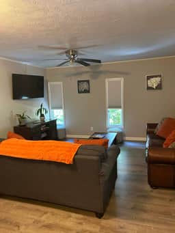 Cozy Mountain Getaway - 15 min to DT - Image 3