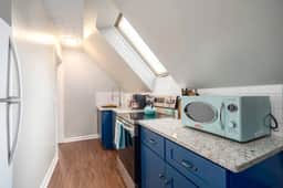2BR apartment - cute, cozy, convenient - Image 4
