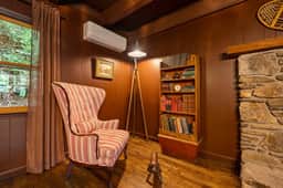 Romantic Asheville Log Cabin w/ Hot Tub & Gym - Image 4