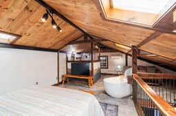 Spacious Barn Apt w/ King Bed - Image 3