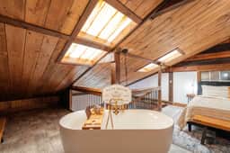 Spacious Barn Apt w/ King Bed - Image 5