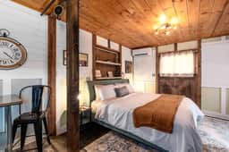 Purple Door Barn Apartment on the Farm - Image 2