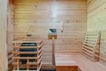 Farm Suite-Sauna, hot tub, King bed, jacuzzi tub - Image 5