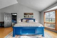 Farm Suite-Sauna, hot tub, King bed, jacuzzi tub - Image 3