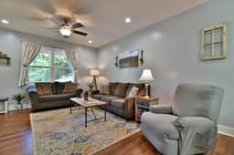 3 miles to downtown - family & pet friendly - Image 5