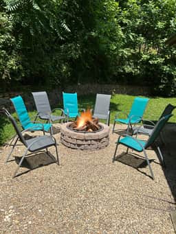 Pinners Cove: Hot Tub, Fire Pit, Prime Location - Image 2