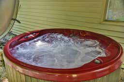 Pinners Cove: Hot Tub, Fire Pit, Prime Location - Image 3