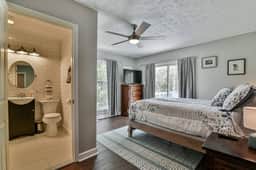 Entire 4 bedroom house, indoor hot tub, fire pit - Image 4