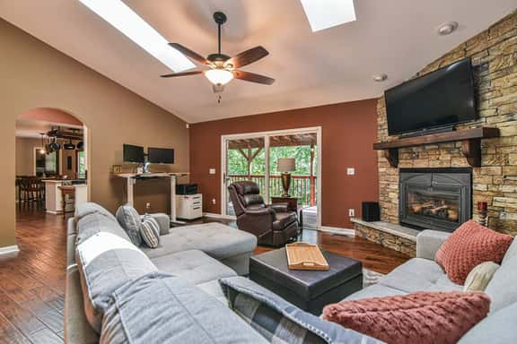 East AVL, 7 miles to Downtown, Game Room, Hot Tub - Image 1