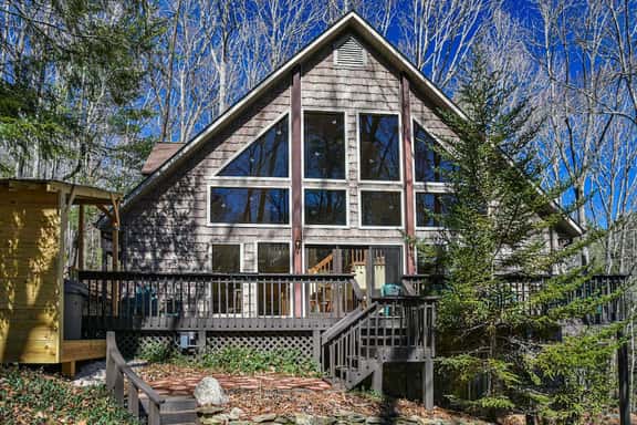 Camby Cabin: Sleeps 14, Hot Tub, Dogs Welcome - Image 1