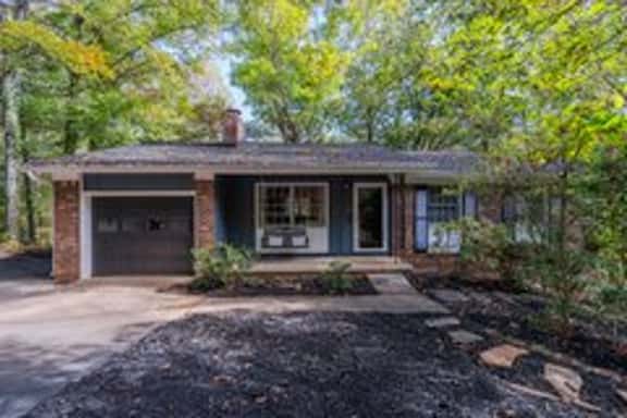 Sleeps 16 · 13 Min to Downtown · Hot Tub & Arcade - Image 1