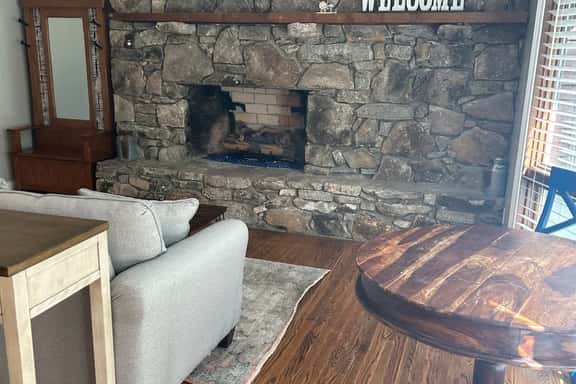 Farm Suite, King bed, overlooking horse pasture! - Image 1
