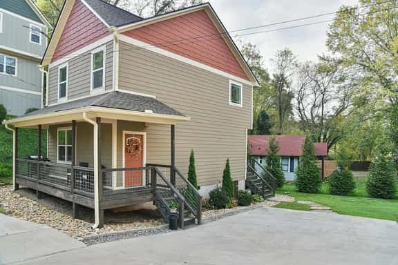 Family + Dog Friendly 3BR House, 3 Mi to Downtown - Image 1