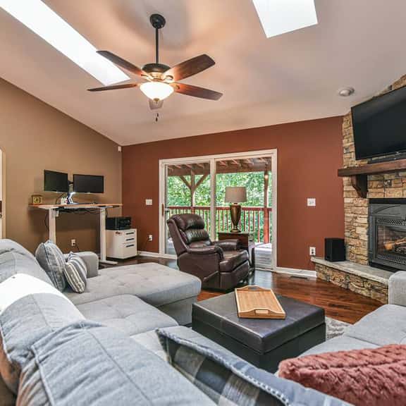 East AVL, 7 miles to Downtown, Game Room, Hot Tub - Image 1