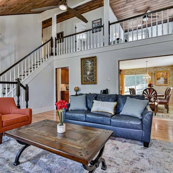 5BR Sleeps 14 | Hot Tub, Dogs OK - Image 1