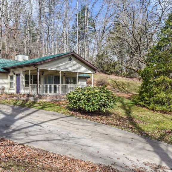 Family Asheville Mountain Retreat w/Hot Tub - Image 1