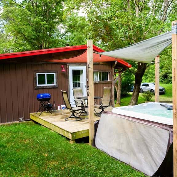 Cozy Creekside Cabin w/sauna and hot tub! - Image 1