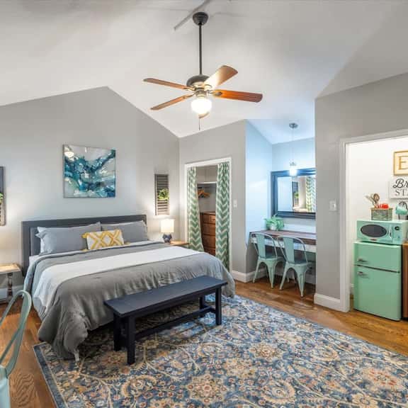 Farm Suite, King bed, firepit, BBQ grill, animals! - Image 1