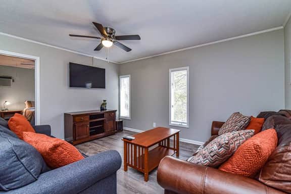Cozy Mountain Getaway - 15 min to DT - Image 5