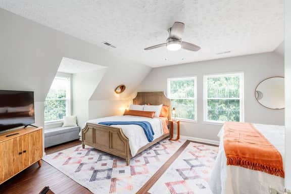 2BR apartment - cute, cozy, convenient - Image 2