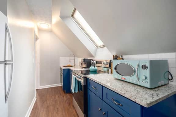 2BR apartment - cute, cozy, convenient - Image 4