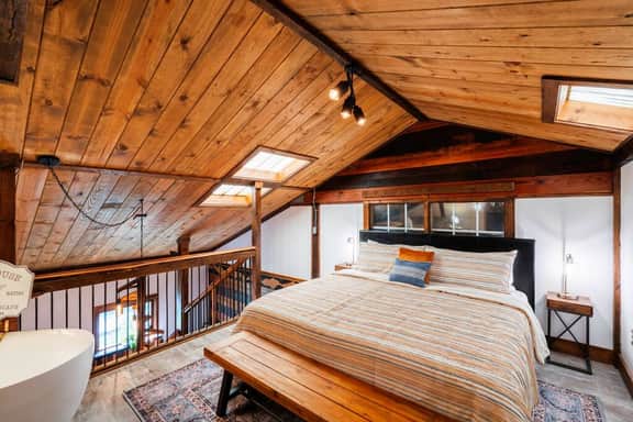 Spacious Barn Apt w/ King Bed - Image 2