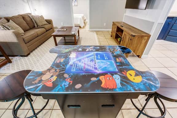 Spacious home with hot tub, fire pit & games - Image 2