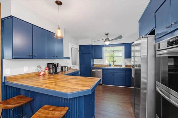 Sleeps 16 · 13 Min to Downtown · Hot Tub & Arcade - Image 5