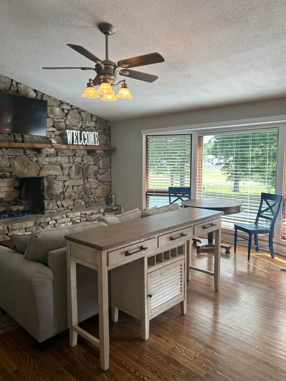 Farm Suite, King bed, overlooking horse pasture! - Image 2
