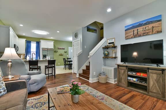 3 miles to downtown - family & pet friendly - Image 3