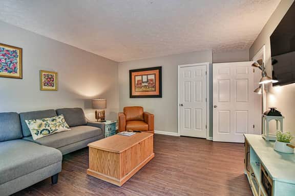 Entire 4 bedroom house, indoor hot tub, fire pit - Image 3