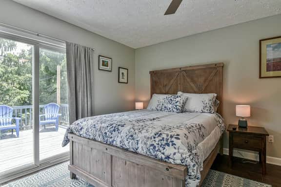 Entire 4 bedroom house, indoor hot tub, fire pit - Image 2