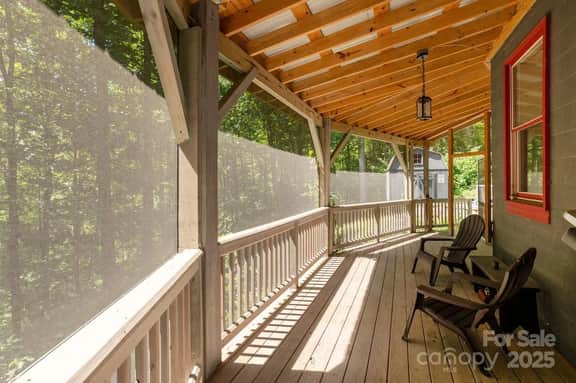 Round House w/3 beds, hot tub, firepit, in nature! - Image 4