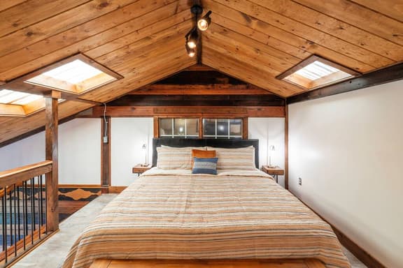 Spacious Barn Apt w/ King Bed - Image 1